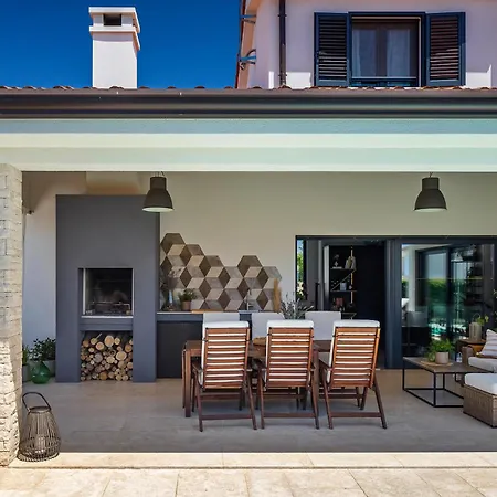 Laurentii Holiday home