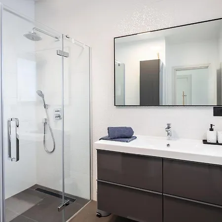 Vikendica Laurentii *