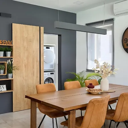 Vikendica Laurentii *